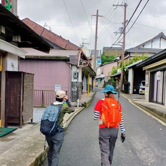 ほぼ舗装路6kmの登り、降雨後でも足元悪くないが…お師匠さまの運動不足解消となりますでしょうか。