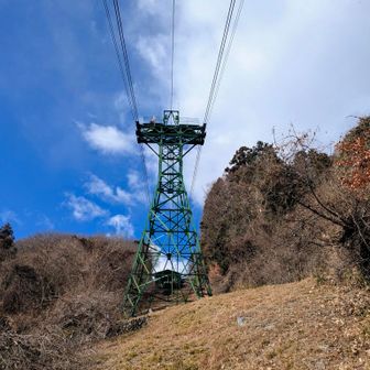 宝登山ロープウェイの下を通ります🚠
ロープウェイは12/30まで定期点検のため運転休止です🙅‍♂️