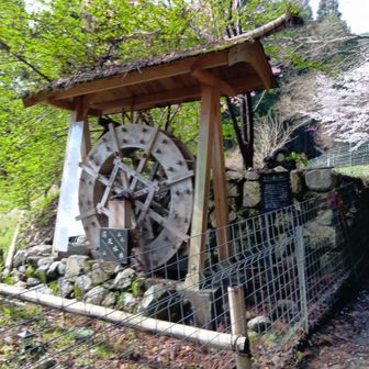 高天彦神社の水車
