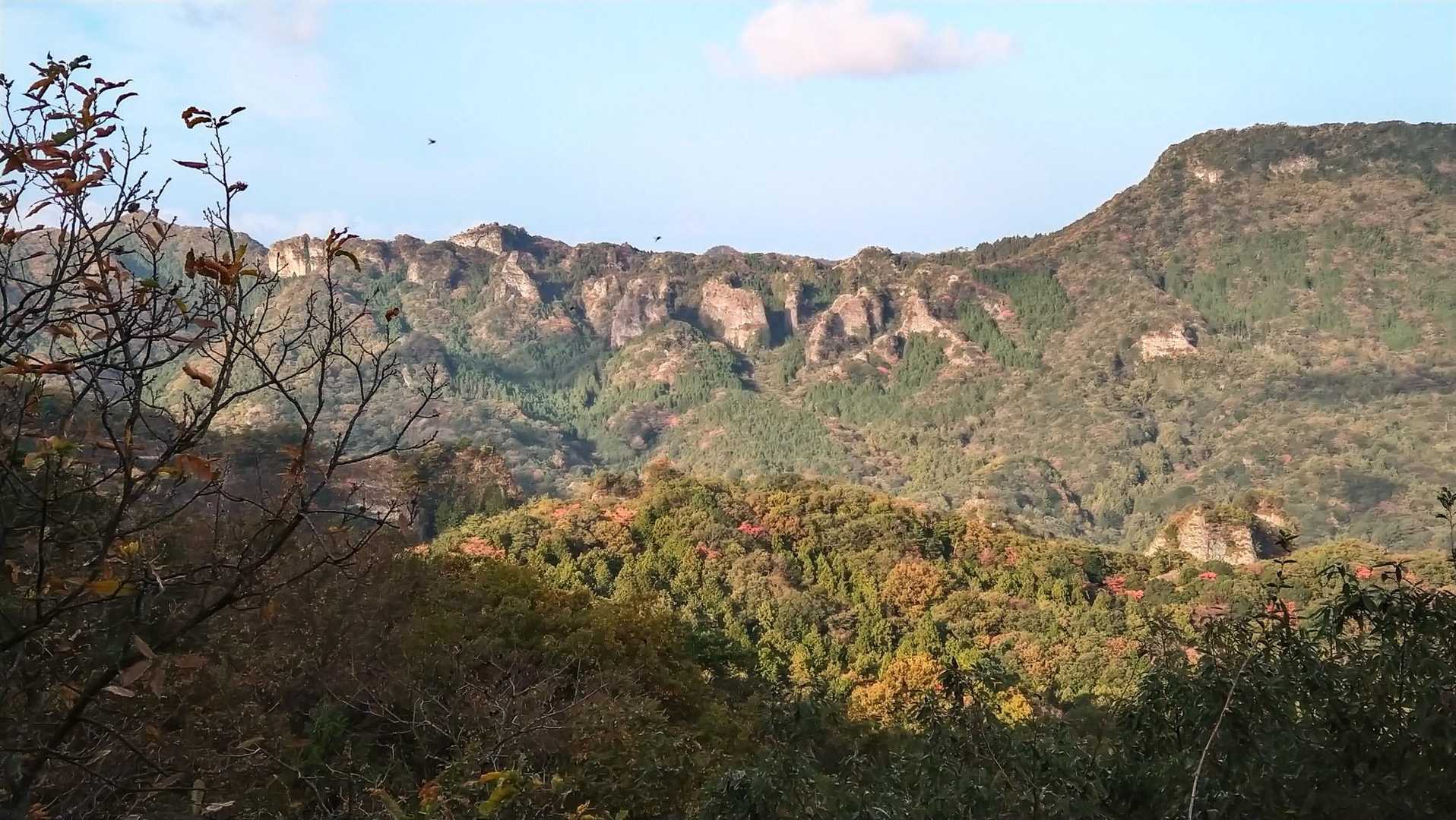 ここから見た景色
大不動岩屋方向と、鷲巣山?!