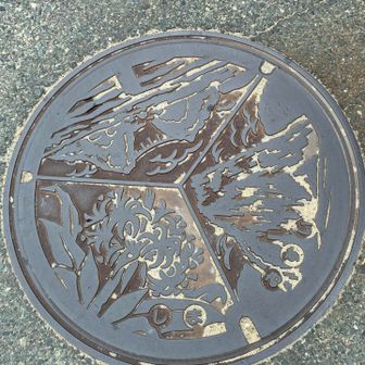 ご当地マンホール🕳️蓋。
Facebookグループ“マンホール蓋コレクター”に初投稿🤗。