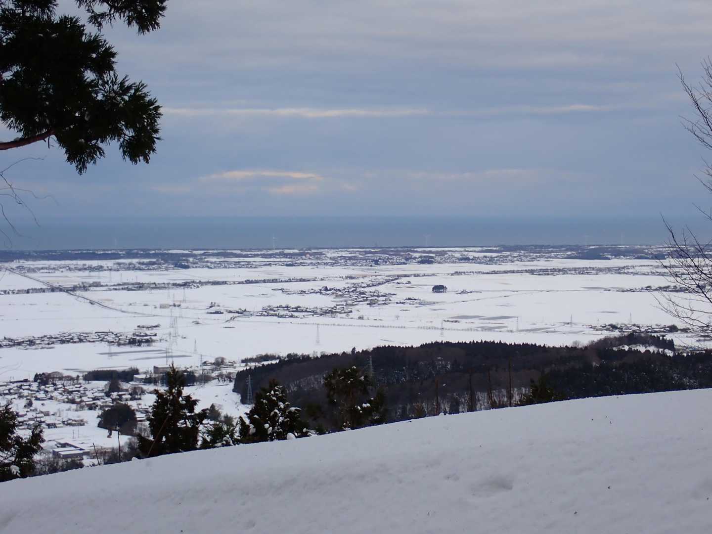 願文山から日本海の海岸線