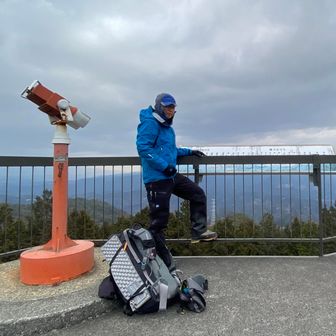 いきなし山頂の展望台にて