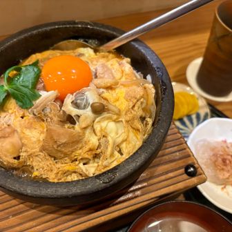 道の駅大子まで戻って近くの店で奥久慈鶏の親子丼
酒とビールと共に