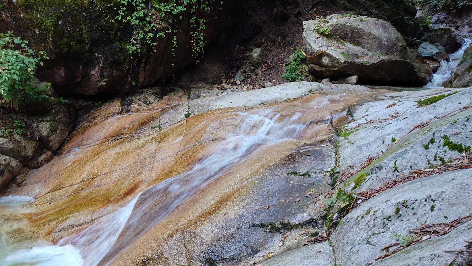 雨で増水すると厄介な登山道💦