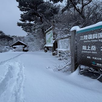 本日2度目の朝メシはストーブ小屋で🛖