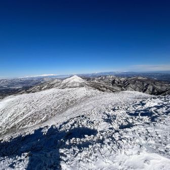 北那須方面で三角マッターな甲子旭だね
奥に猪苗代湖に磐梯山も