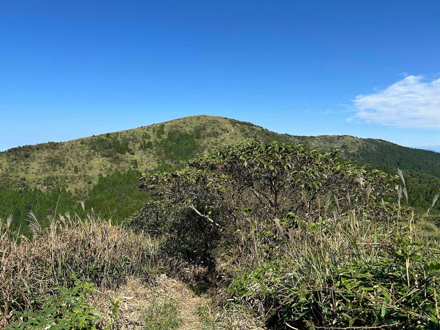 雨山（あめざん、と呼ぶらしい）から見た天山