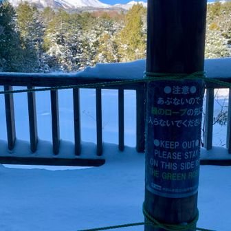 牛留池あづまや
柵がグラグラして危険なので、立ち入れないよう緑のロープが張られています