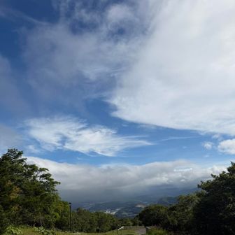 山頂。天気のわりには、支笏湖方面全然見えず。