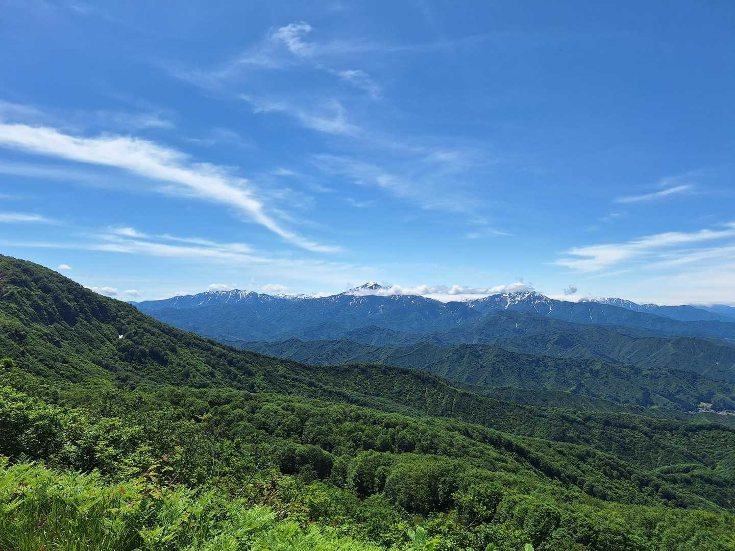 八海山方面は、まだ少し雪が残っています。