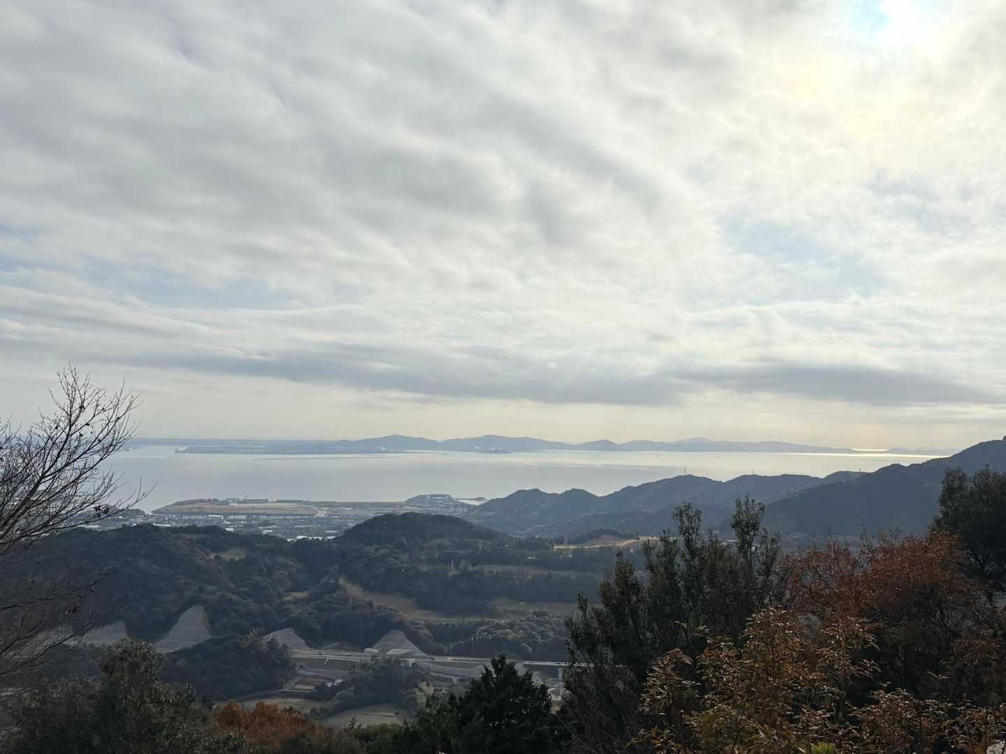 宮路山山頂からの景色
雲が多い
