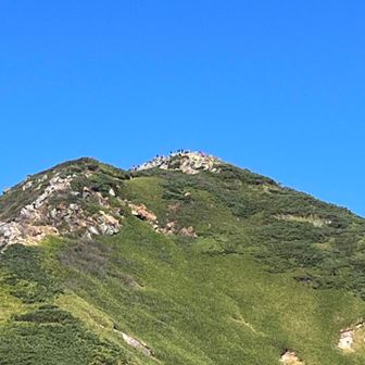 山の上に人がいっぱい！