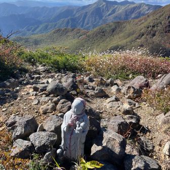 最後に残した剣ヶ峰　強風で登るか迷ってたのですが風は大分弱まりました