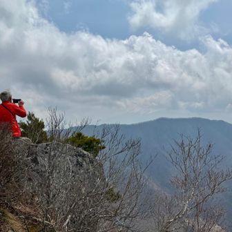 富士山どれだけ待っても下の方しか見えず。