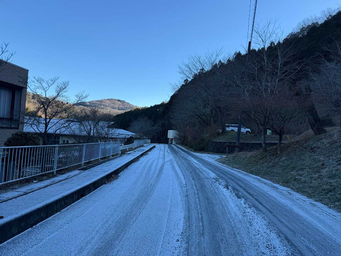うっすらと雪景色❄️

皆野町営駐車場からスタートします▶️
🚻有ります　🅿️料金無料です