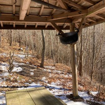 相変わらずの鍋付き東屋