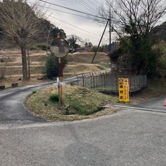 上の道から帰ってきました。行きは右の道からです＾＾