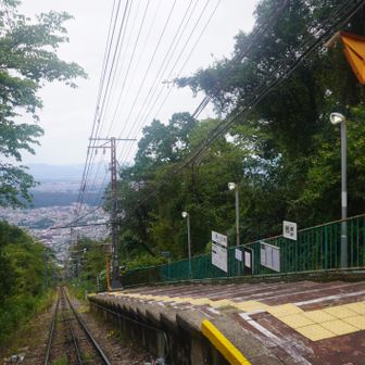 霞ヶ丘駅・・・ケーブルカーの周辺って同じようになるのか？梅屋敷駅～の間の景色、何となく記憶に重なる