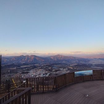 夕暮れ時とあってきれいでした。赤城かな、あれ。