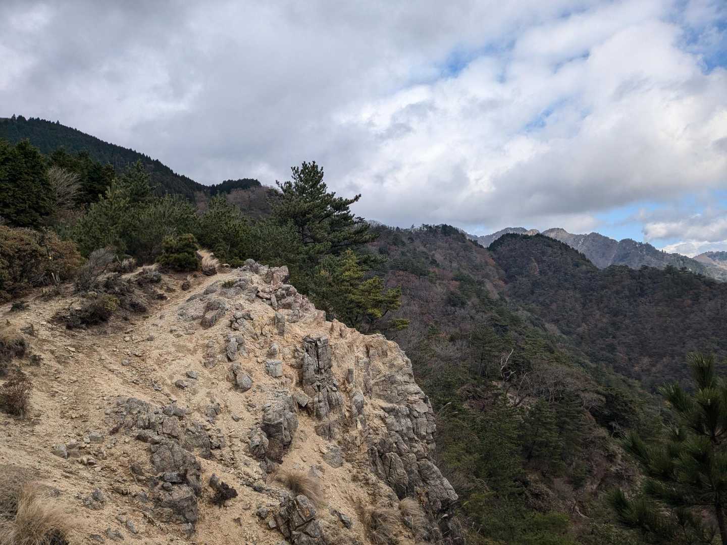 安楽峠-安楽峠登山口-臼杵ヶ岳-小太郎峠-船石-御所平 往復コースの写真