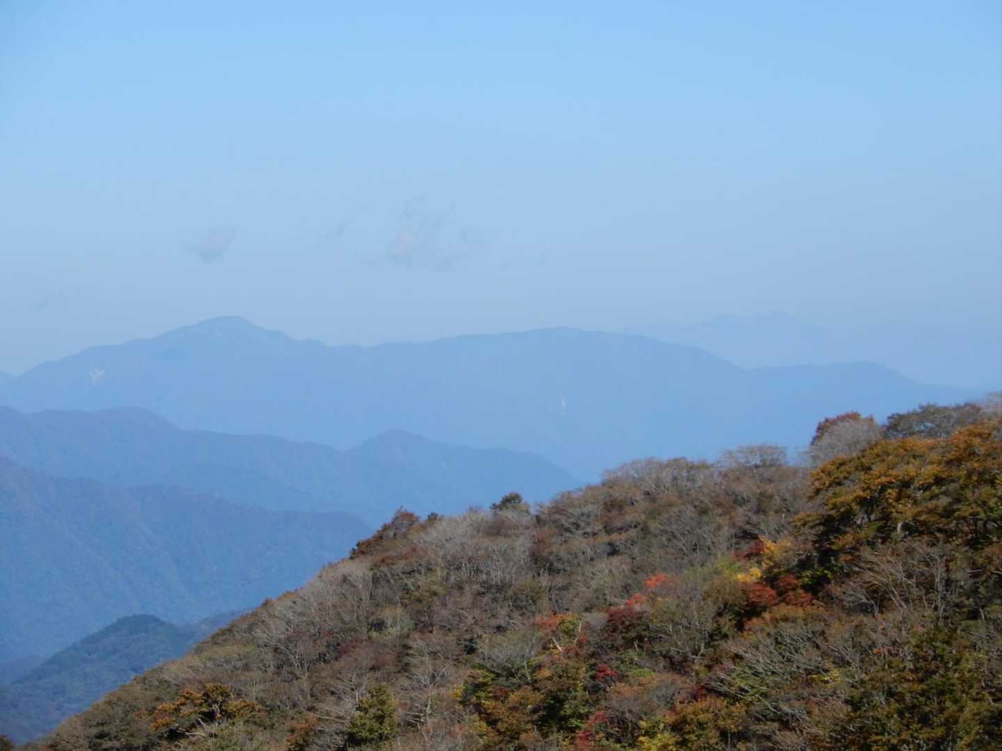 能郷白山（左のピーク）