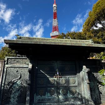 徳川家康のお墓が
あるようです。
中に入るには
お金がかかります。
