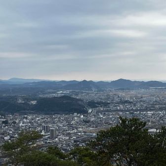中央に犬山の名鉄線の鉄橋

知っている街を眺めるのは楽しい😃