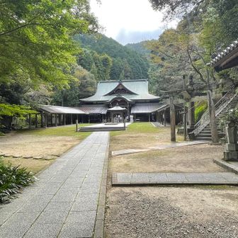 本堂遠景＜脇堂が翼を広げたよう＞