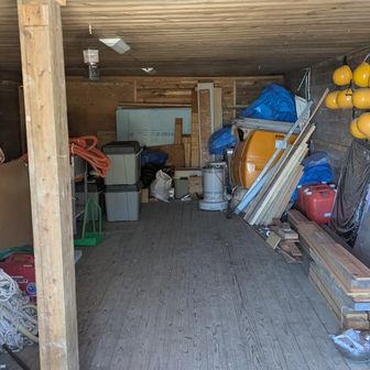大滝山頂避難小屋　上段の様子。下段は畳の休憩所