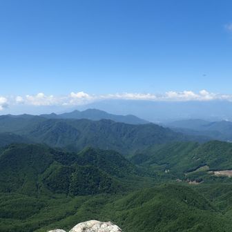 雲多めで奥の南アルプスは見えないけど茅ヶ岳が見えます☺️