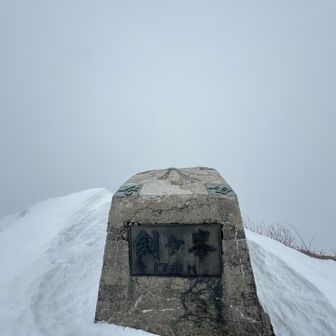 今日もまた剣ヶ峰
主稜線は順調に雪庇が発達してきてます