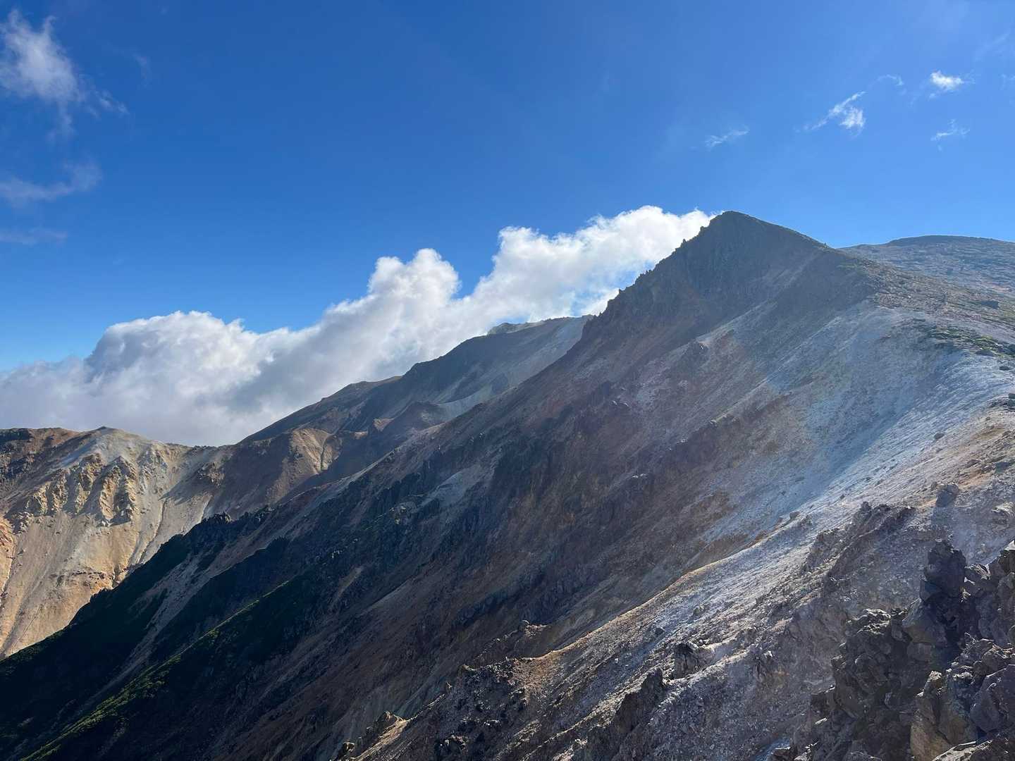 永山岳からの迫力ある景色