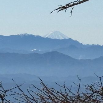 富士山ビュー！！

立ち止まり撮影してたら、なんと
岩登り教室でお世話になった、山岳会の方と遭遇！！
群馬の山でお会いするとは🤣