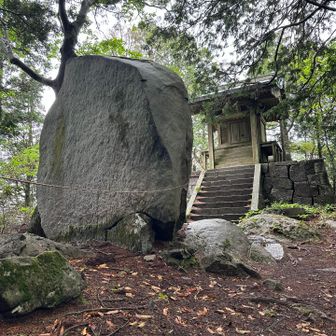 巨石と加波山神社