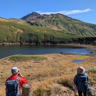 鳥海湖と山頂👏