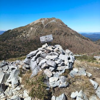 白根隠山と日光白根山
