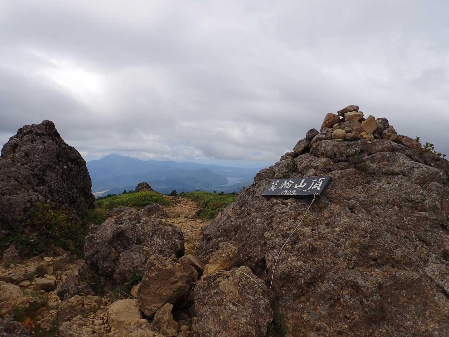 箕輪山
山頂到着
遠くは磐梯山