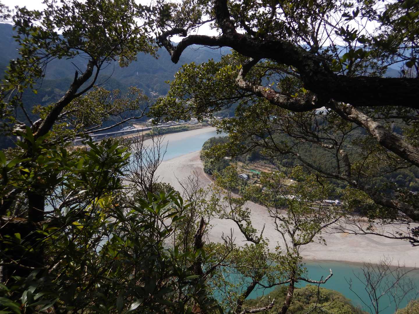 この山、川も海も見えるんですね。