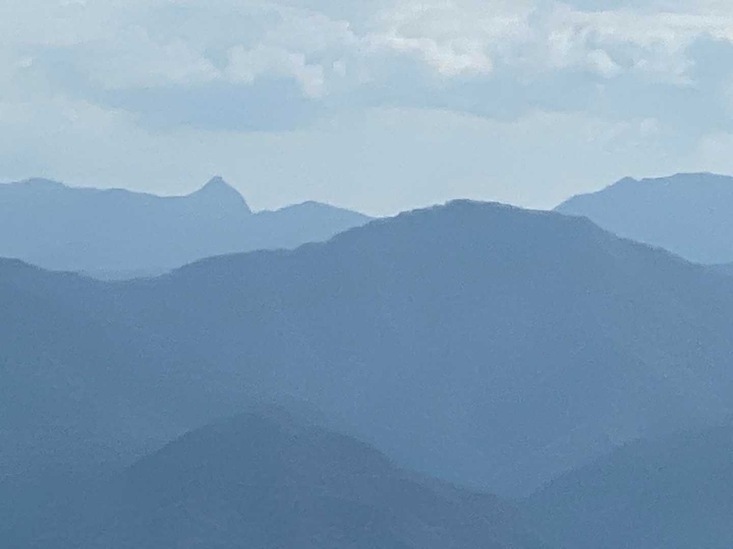冠山の尖りをズーム⛰️