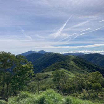 こう見ると剣山まで遠い。