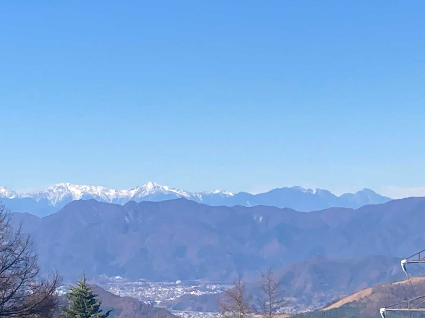 南アルプスの山々も雪化粧