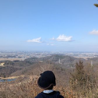 フォローしている方は先週キレイな日光連山を撮影されていましたが、今日は全く見えずでした。黄砂ですかね。残念。