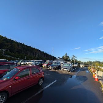 ｼﾙﾊﾞｰｳｨｰｸ初日　この時間で VC（ﾋﾞｼﾞﾀｰｾﾝﾀｰ）横の🅿️は満車、全体でも8割ほど埋まっていた　VCの🚻は無料