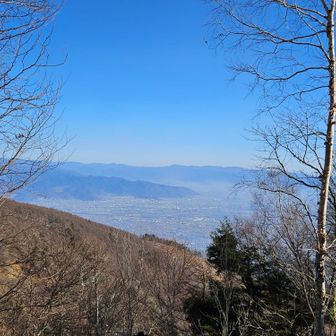 甲府盆地が良く見えます👀

奥に見えてるのは大菩薩嶺⛰️