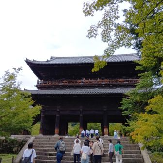 南禅寺三門
石川五右衛門気分で一度は登りたいけど眺めるだけ
三条駅まで歩いて帰ります💨