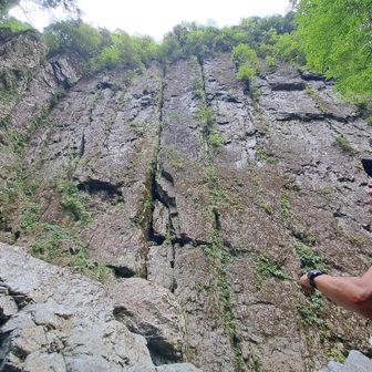 断崖絶壁の双門峡谷
