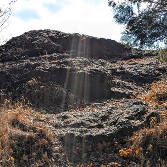 瀬戸岩に到着。
５０年ぶりに戻って来ました。
まさか将来登山やっててここに戻ってくるなんて想像もしなかったでしょ?