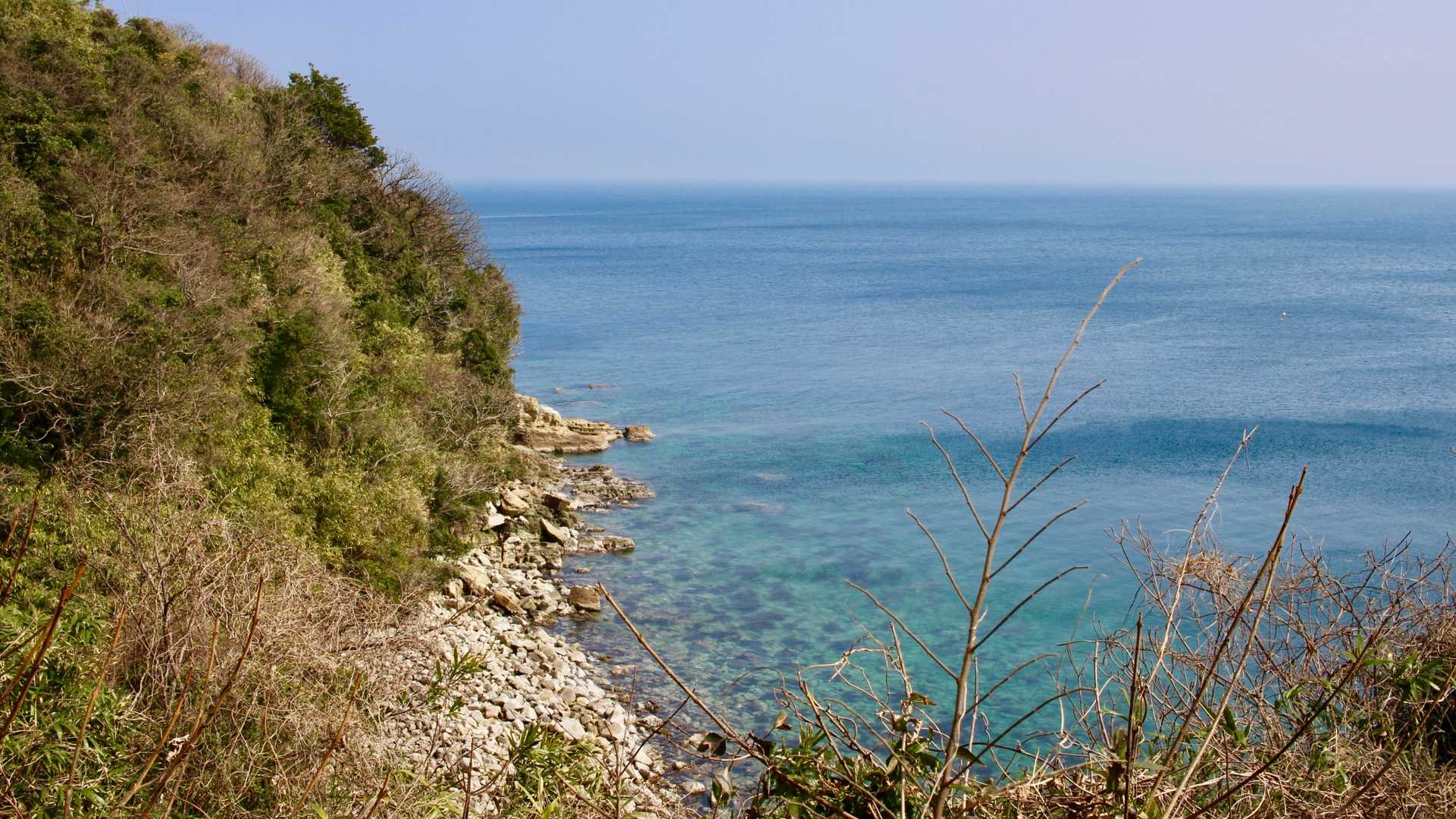 綺麗な海岸線を歩くのも悪くないですね。