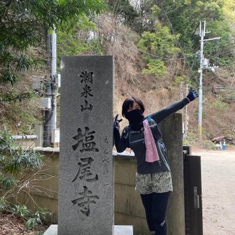 ボヤッキー塩尾寺到着✨
メリノ…汗だくなったけど無臭。優秀だ🤩✨
オクタ…温かいけど風は通すから蒸れない。そしてめちゃくちゃ軽い。軽量化出来る✨

35kmだと行動食は5個で行けた😉胃がやられないジェルとか足したらもう少し軽量化出来そうです✨